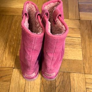 Girls pink Uggs!